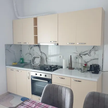 Apartment Via Milto Kulja 11 *